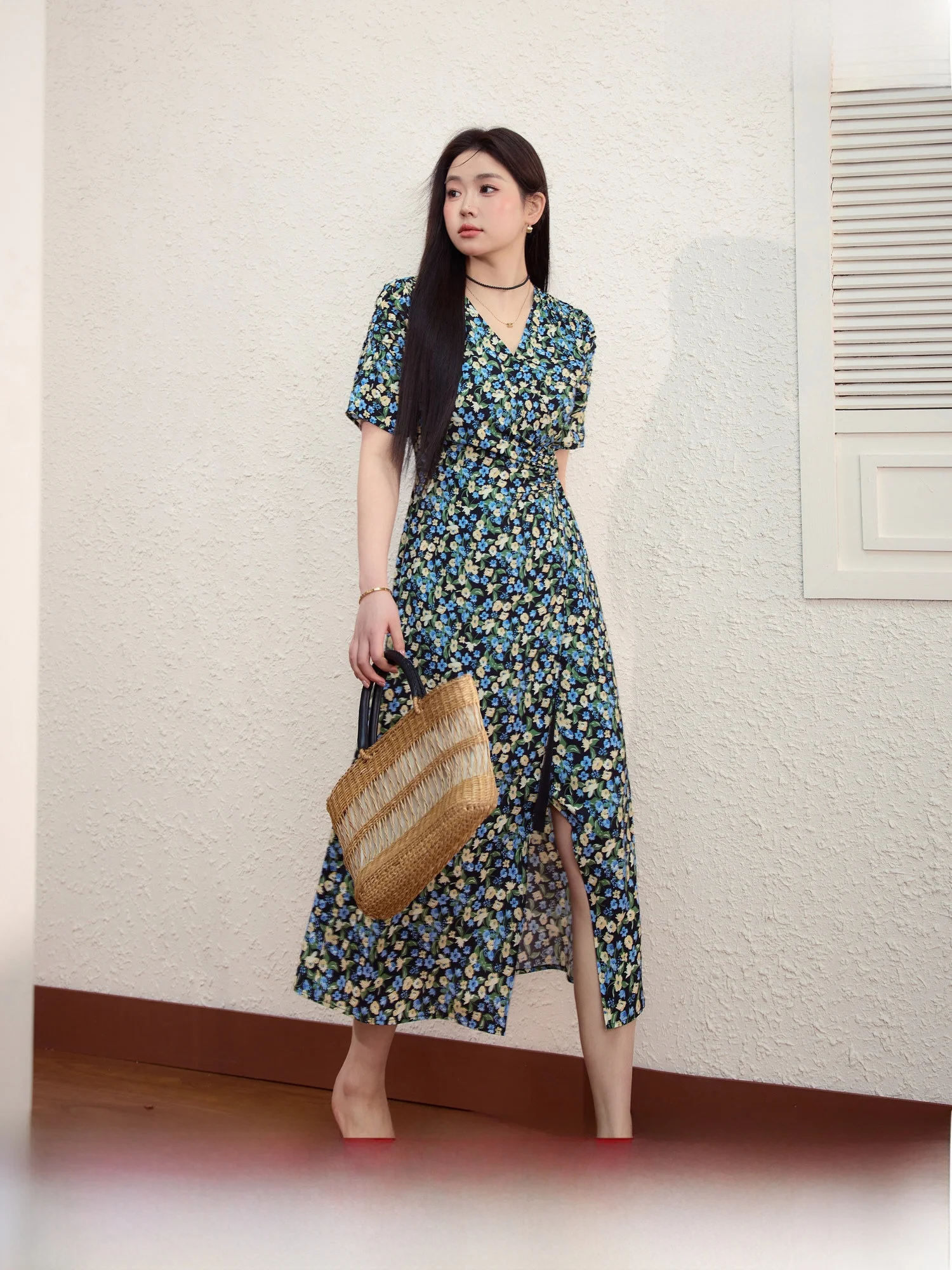 

Синяя ретро-юбка большого размера с V-образным вырезом, цветочным принтом, приталенная, летняя, стройнящая, с разрезом, для чаепития, для повседневной носки, А-силуэт