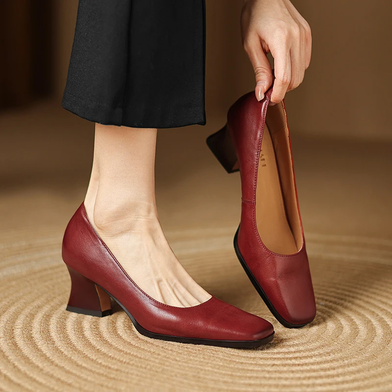 

Женские туфли-лодочки из натуральной кожи, черные, на толстом каблуке, удобные и элегантные, дизайнерские, люксовые, без застежек, модель 2026 года