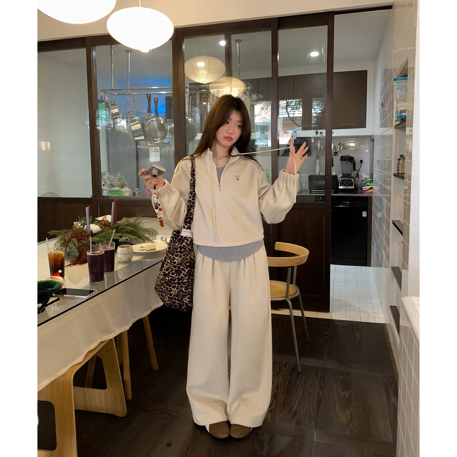 

Sisilyon Casual Korean Sle Fce Lined Hoodie And Pants Set High Collar Loose Fit Comfortable Two Piece Suit for Women