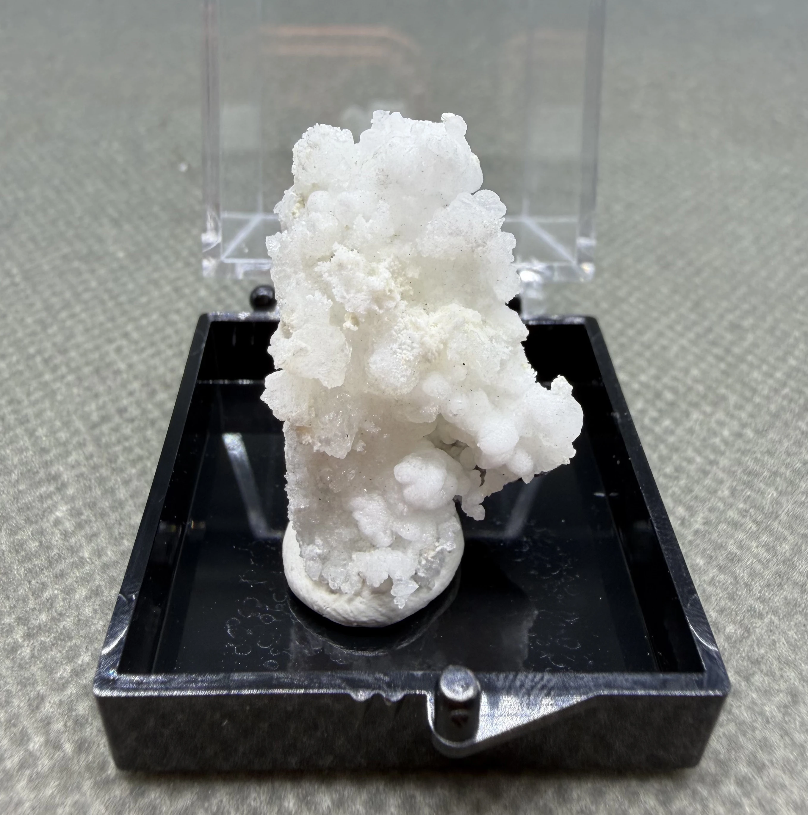 Natural Hydrozincite Enclosing Green Fluorescent Hyalite Mineral Specimen, UV Reactive Raw Stone for Collection & Display
