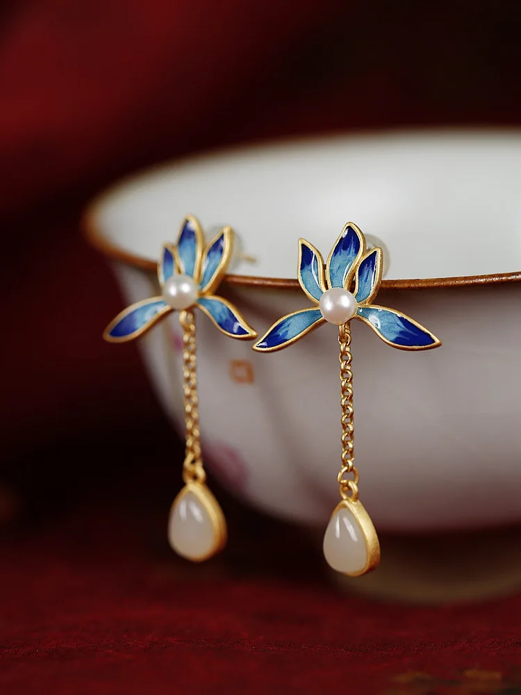 

Sterling Silver Gilding Hotan Jade Blue Lotus Pearl Inlaid Earring for Women Chinoiserie Style Luxury Cheongsam Birthday Gift