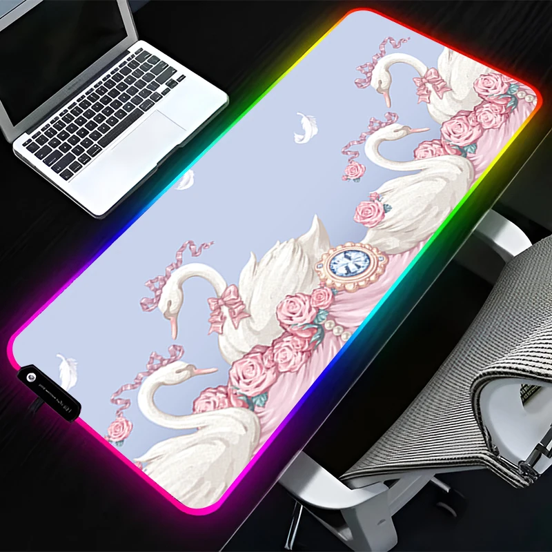 RGB LED Mauspad Gummi Cartoon Mousepad Erweiterte Pad PC Zubehör Schreibtisch Matte Rutschfeste Gaming Matten Büro Schwan HD Tastatur Pad