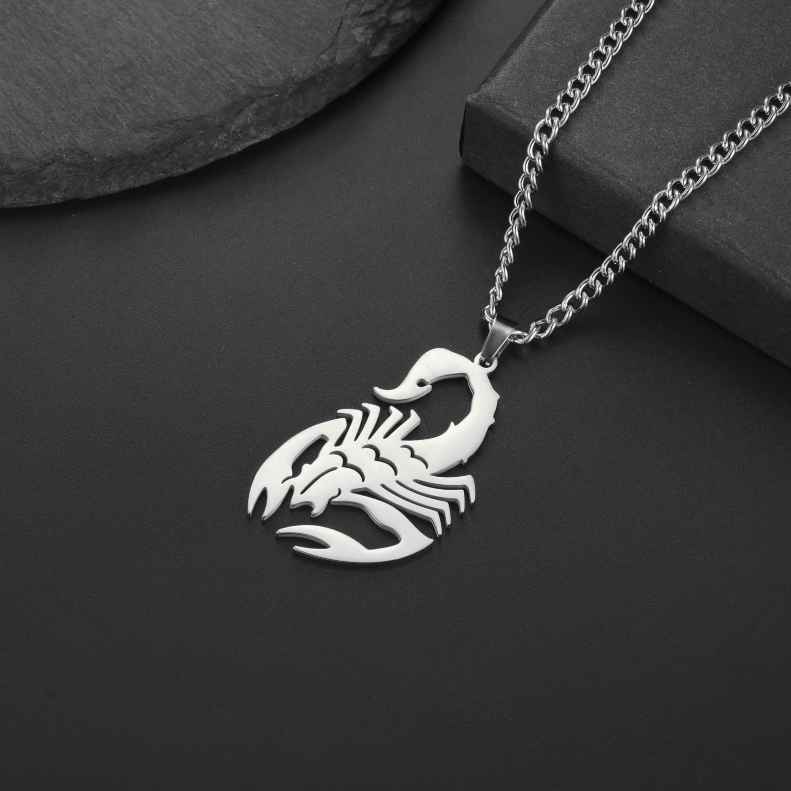Kkjoy Skorpion-Anhänger-Halskette, glatte Linien, exquisite Handwerkskunst, für Männer und Frauen, Skorpion, exklusives, personalisiertes Schmuckgeschenk – Detail 5