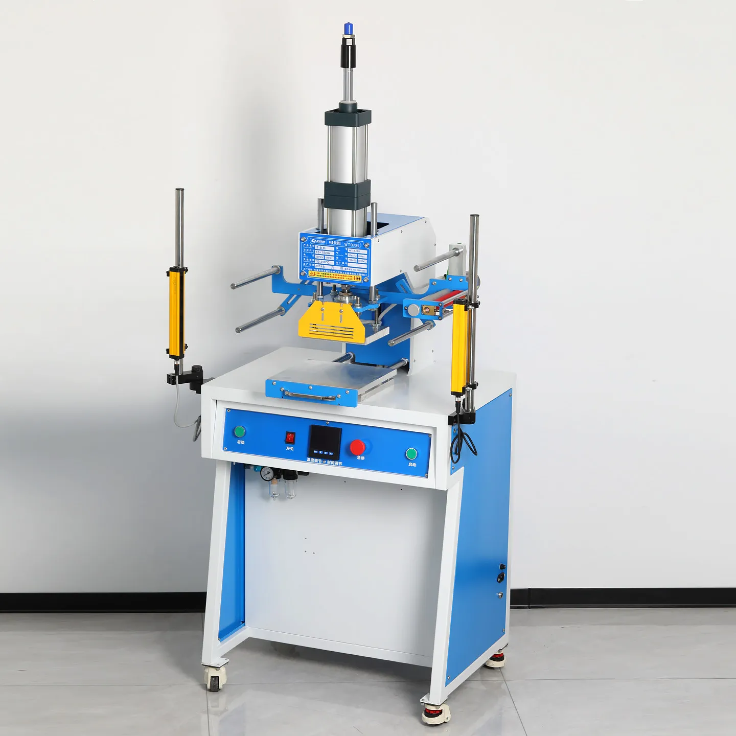 

15*15 см пневматический настольный автоматический горячий пресс для бумаги и кожи с высоким давлением и большой гладильной пластиной