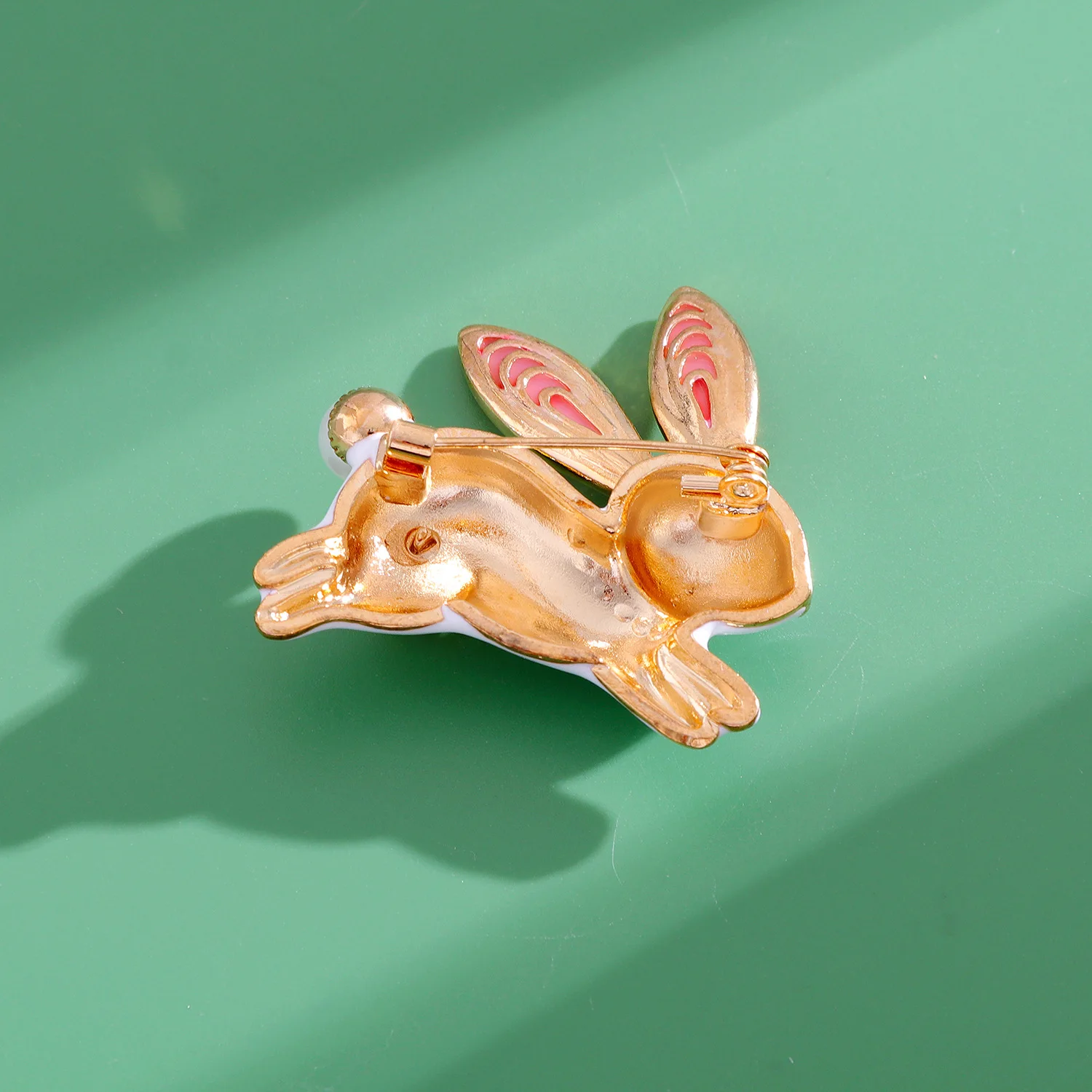 Cross border fashion animal pin accessories, cute and cute rabbit brooch, alloy enamel cartoon rabbit chest flower - view 4