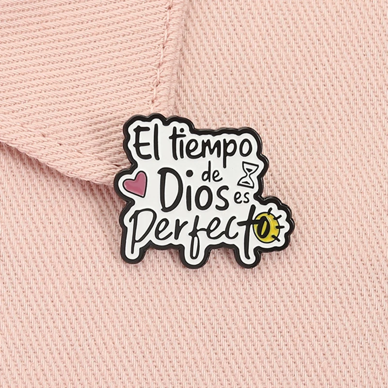 El Tiempo De Dios Es Perfecto Pin esmaltado cita cristiana española Jesús versículos de la Biblia broche solapa insignia joyería regalo para amigos