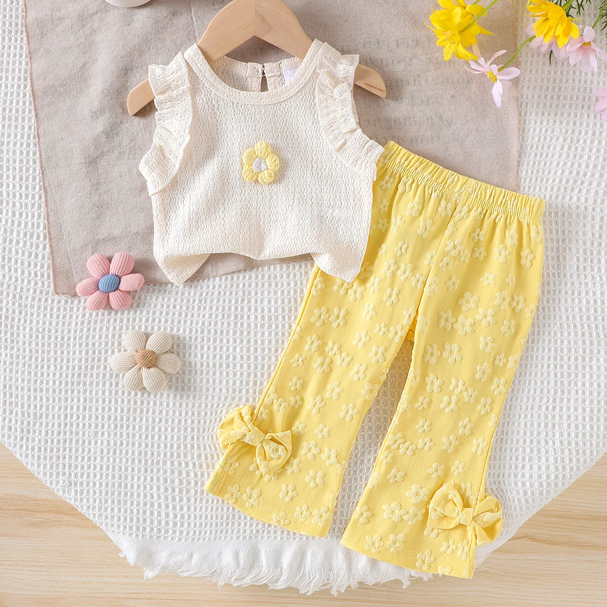 

Children's Clothing European and American Children's Clothing Wool Flower Beige Vest Yellow Trousers Fashion Casual