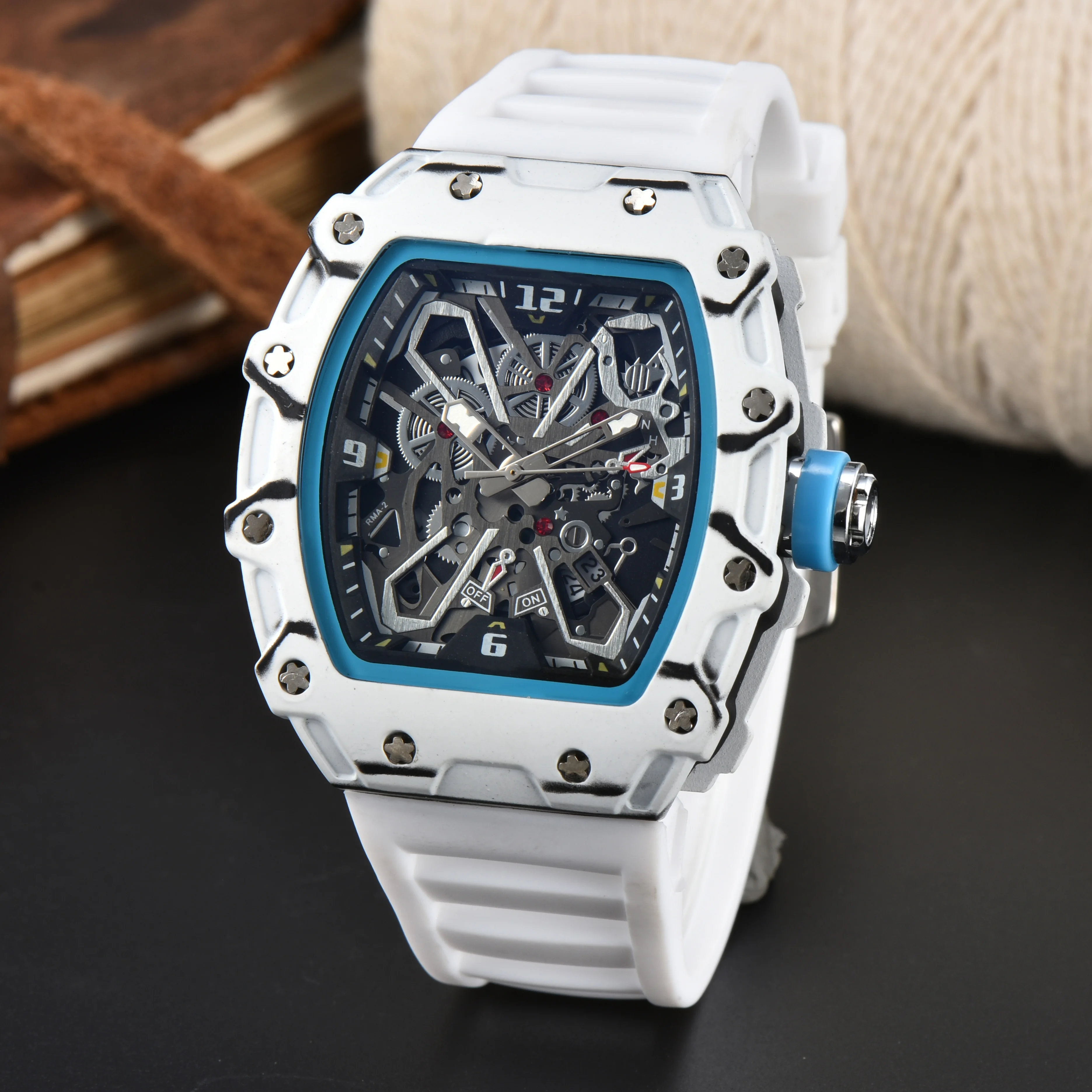 New Fashion Men's Quartz Calendar Pointer Watch Silicone Strap with Rich Colors