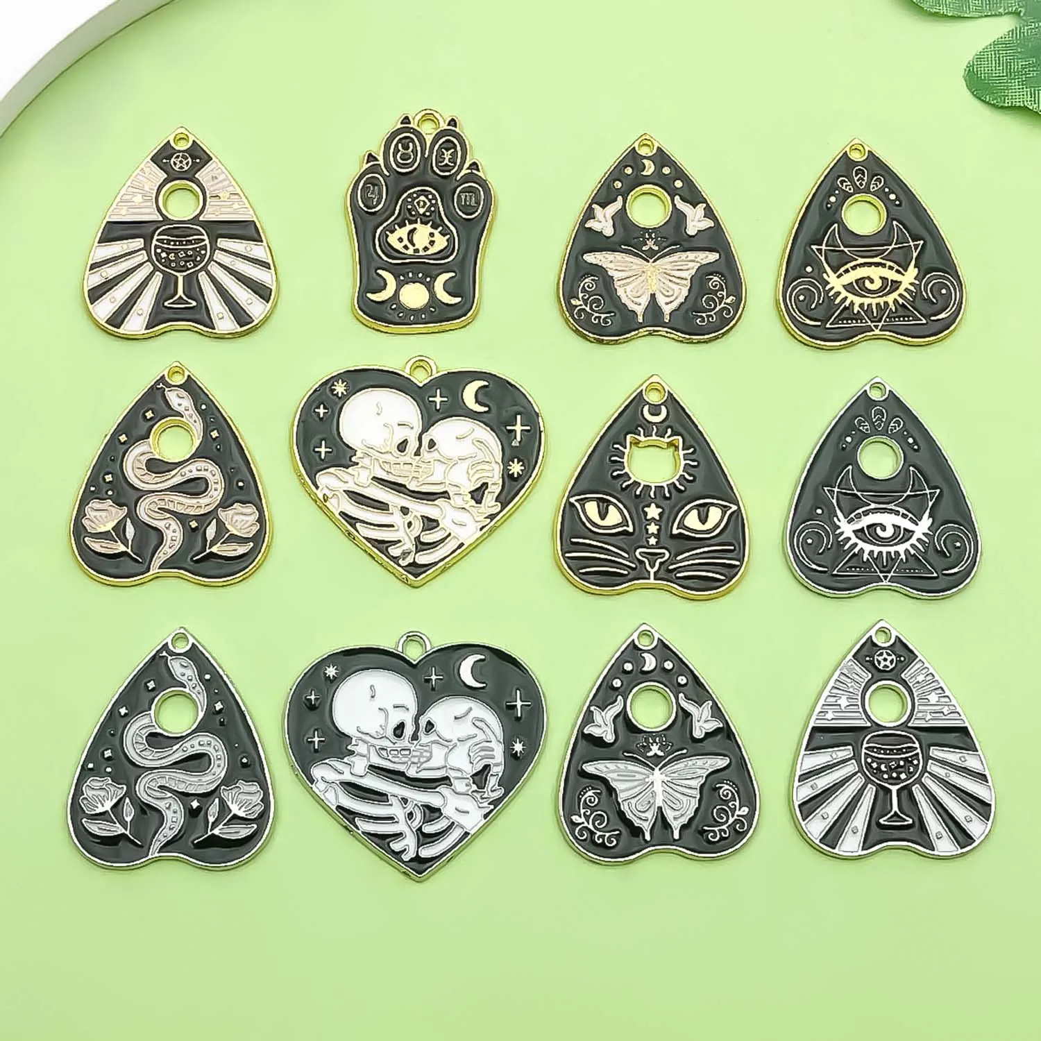 10/12 יח אמייל שחור כרטיס לב אמייל קמעות סגסוגת ליל כל הקדושים קישוט תליונים עבור שרשרת צמיד מידי יהלומים