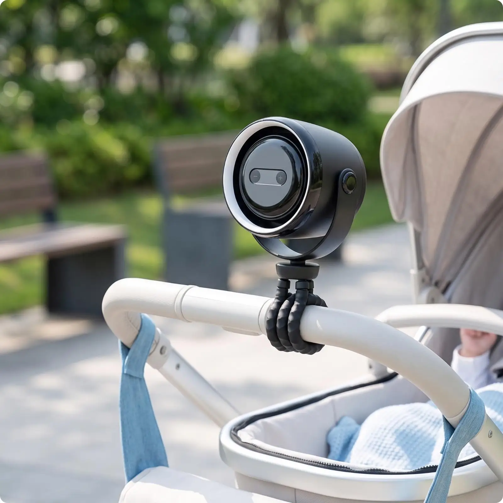 持ち運び可能なベビーベッド用扇風機。フレキシブルなスタンド、ベビーカーに取り付けられるクリップ、ライト、アロマ機能付き。新生児の旅行や保育園での使用に最適。