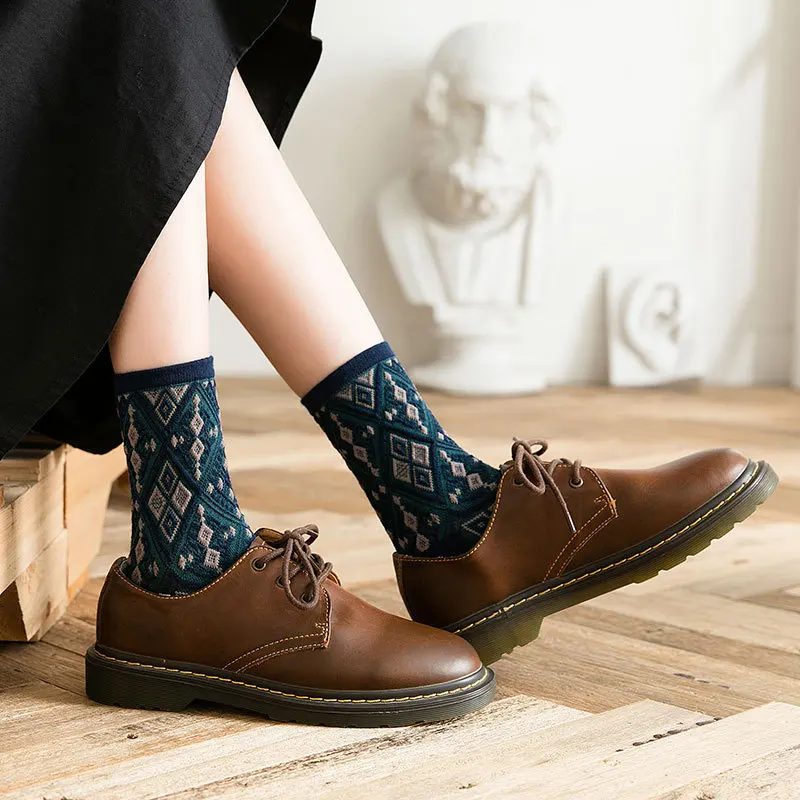 Fashion Elegant Harajuku Retro Jacquard Woman Socks Vintage Novelty Ethnic Cotton Casual Breathable Girls Sox Autumn Winter