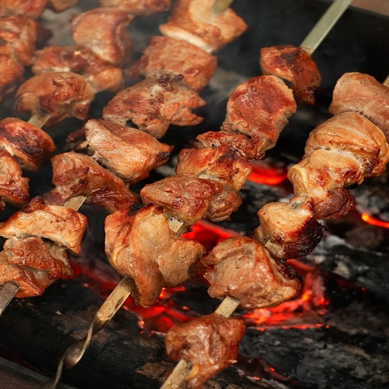 Nowy szaszłyk do grilla ze stali nierdzewnej z rurką do przechowywania Płaskie patyczki do grilla wielokrotnego użytku Kuchnia Outdoor Gadżety kempingowe Akcesoria do grilla — zdjęcie 4