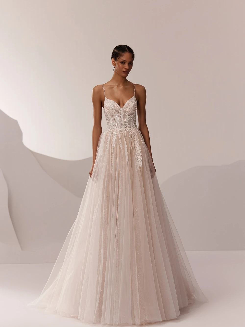 Sparkly Tulle Pearls Wedding Dress Chic A Line Spaghetti Straps Customized Bridal Gown Stylish Corset Sequins Bride Wear