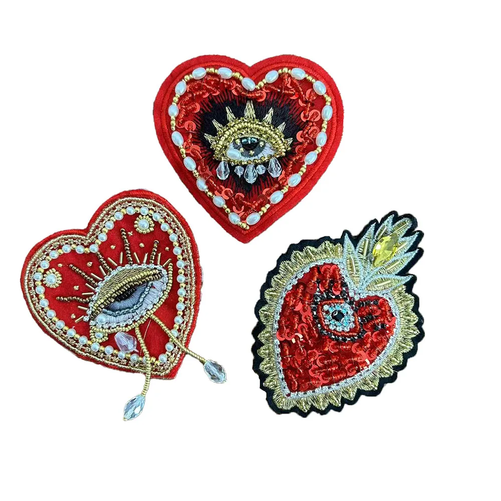 Einteiliges perlenbesetztes rotes Herz mit Augen-Stickerei-Patch, DIY-Applikation zum Aufnähen für Kleidung, Hosen, Jacken, Dekoration