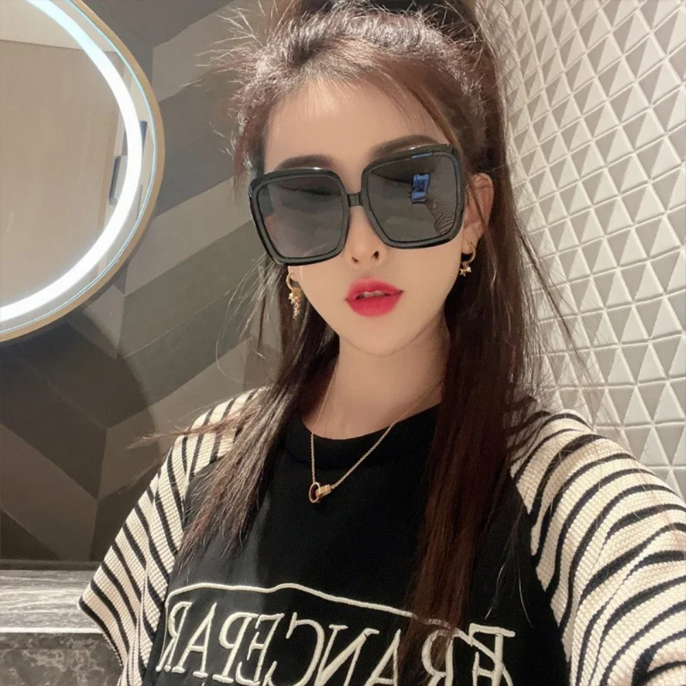 نظارات شمسية عصرية مربعة كبيرة الحجم عصرية ورقيقة ومتعددة الاستخدامات ذات تصميم مقعر نظارات شمسية للحماية من الأشعة فوق البنفسجية