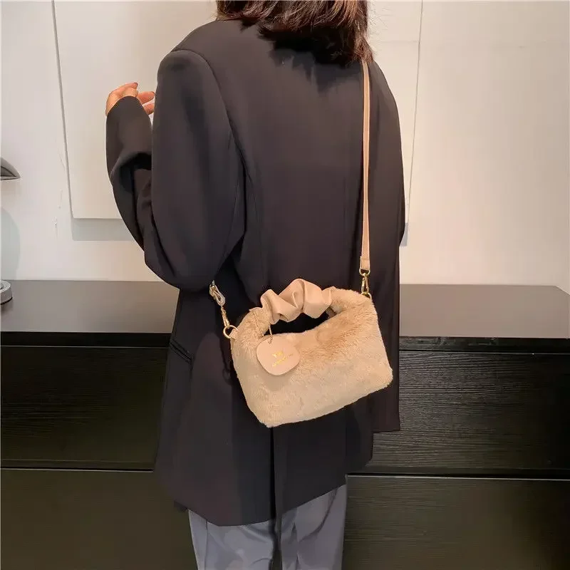 Plush handbag bag female 2024 new fashion autumn and winter high sense niche chain crossbody bag Joker Mao Mao bag  handbag