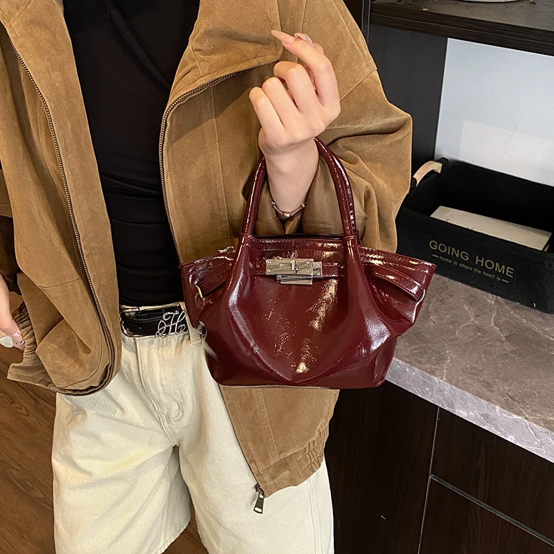 

Large Capacity Ladies Casual Crossbody Bag premium dumpling bag Casual Handbag Soft PU Leather commuting handbag for women
