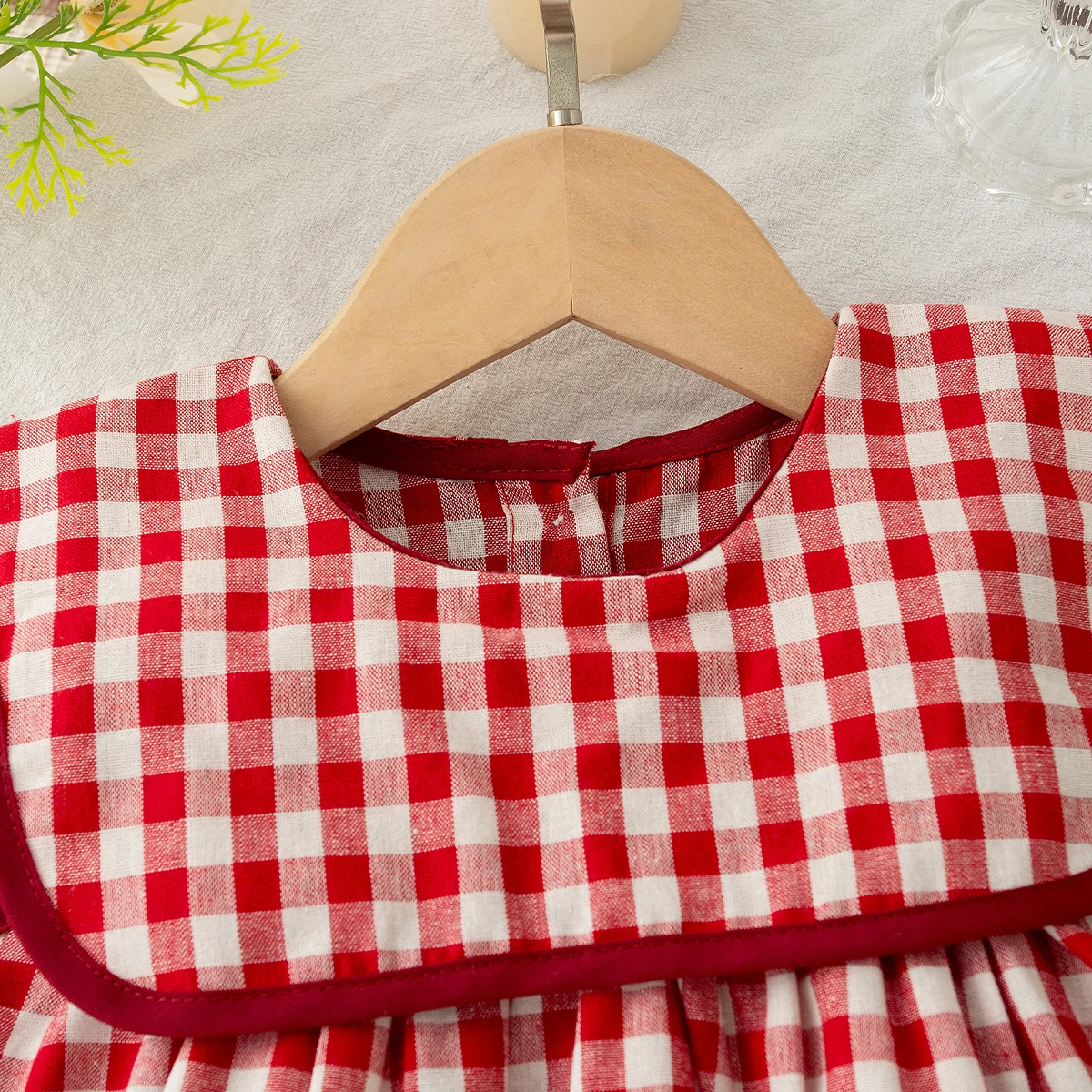 Sommerliches, hübsches Baby-Mädchen-Outfit-Set, bequemes, rot kariertes Oberteil mit Puppenkragen und Cartoon-Stickerei sowie einfarbige weiße Kleinkind-Shorts – Detail 5