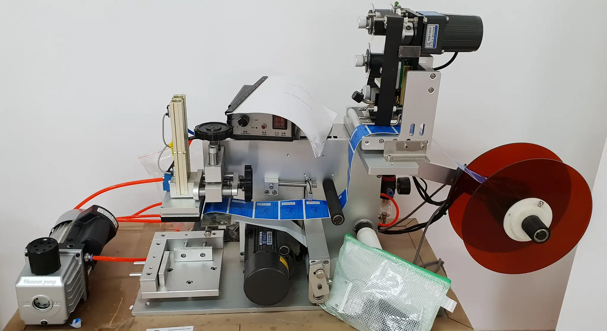 High Efficiency Flat Surface Sticker Labeler Machine With Date Coder