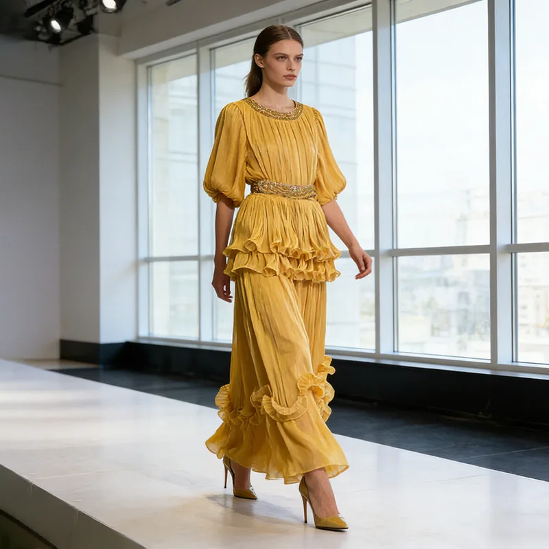 Elegante gele formele 2-delige outfit - Tailleriem met kralen, zoom met ruches, top met pofmouwen en broek - afbeelding 2