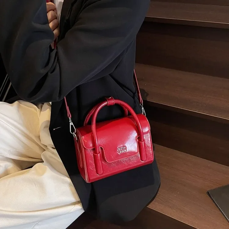 

2025 Women's Textured Retro Small Bag - Spring/Summer Versatile, Shoulder/Messenger, Fashionable Square Bag
