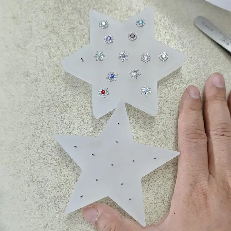 

Acrylic Display Board 9/11/13/20/21-Hole Display Board 16G 14G High Brightness And High Transparency Jewelry Display