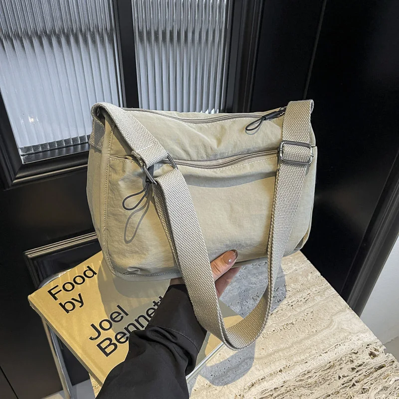 

Women Canvas Crossbody Bags Large Capacity Spring Summer New Simple Versatile Shoulder Bag Fashion and Versatile Commuting Bag