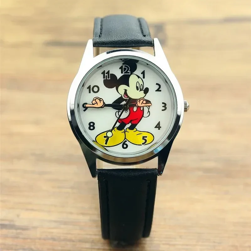 Miniso Anime Cartoon Disney Topolino Ragazzi Ragazze Studente Orologio al quarzo rotondo Orologio da polso con cintura in pelle per bambini Regali di Natale