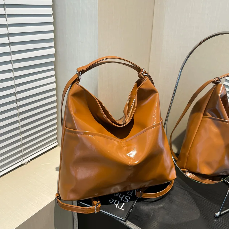 

2025 New Commuter Backpack - Convertible Crossbody & Shoulder Bag for Women, Trendy & Versatile