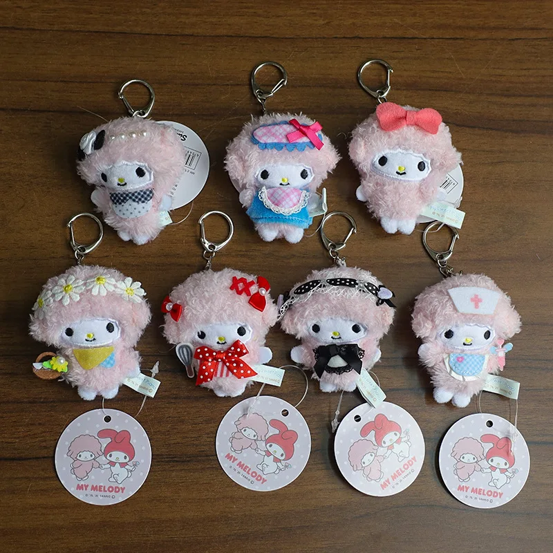 かわいいサンリオのぬいぐるみキーホルダー、キュートな子羊ピアノミニぬいぐるみバックパックペンダント、漫画の装飾バッグチャーム、女の子へのギフト