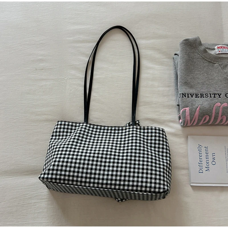 Karierte Canvas-Umhängetasche für Damen, leichte, lässige Pendler-Handtasche, Vintage-Tragetasche mit kariertem Muster und Farbblock-Design – Detail 9