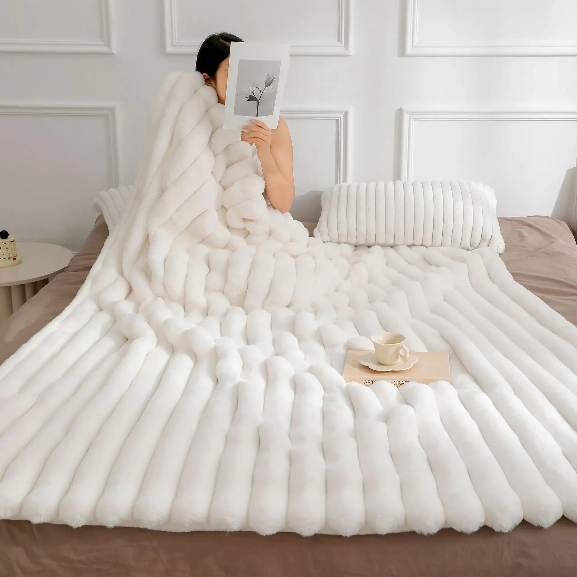Luxury Wide Ribbed Faux Rabbit Fur Blanket Thick Double Layer Plush Winter Throw Blanket for Bed Sofa Car Soft Warm Nap Blankets