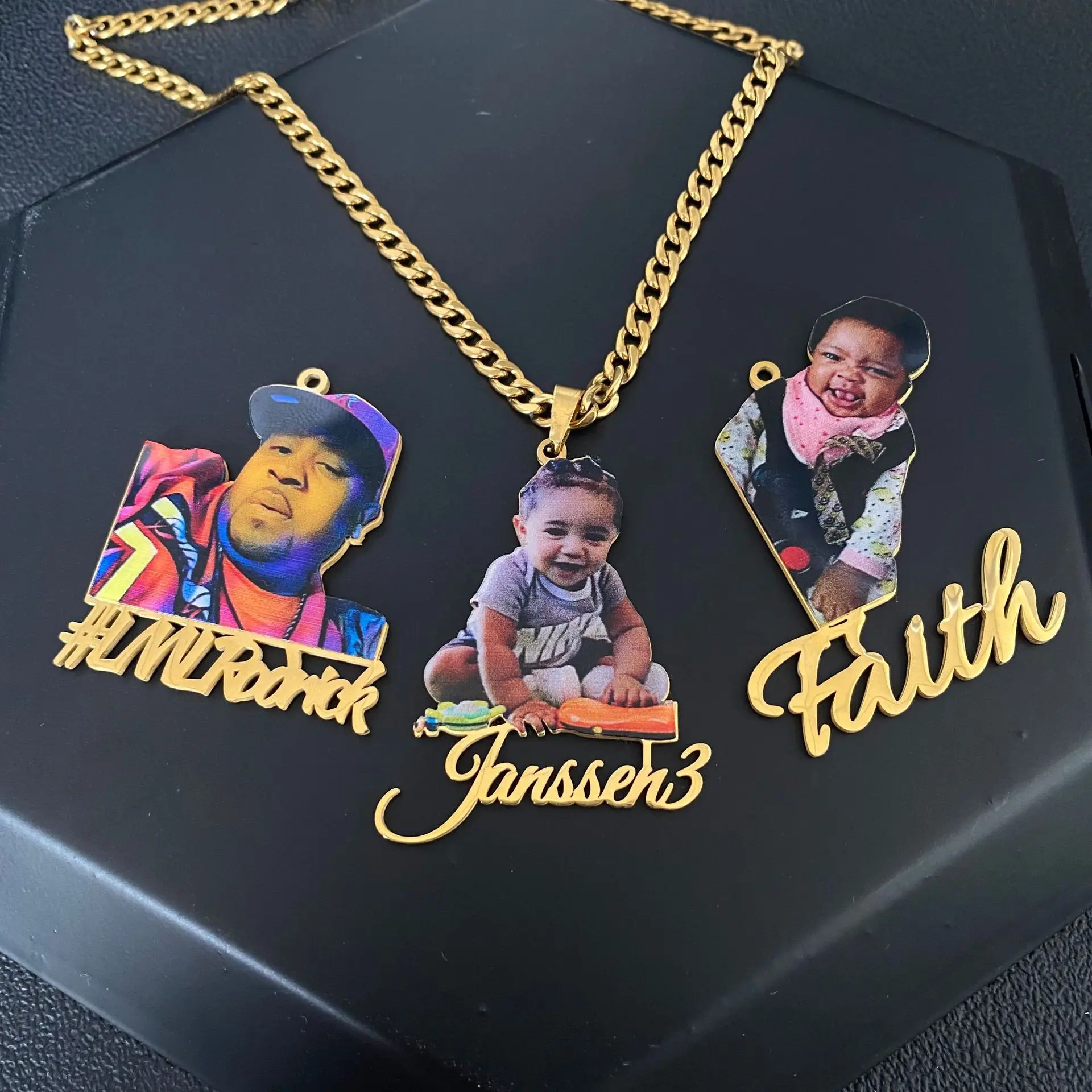 

Lateefah Selling DIY Stainless Steel Color Portrait Necklace Personalized Printed Photo Name Collar Children's Pendant