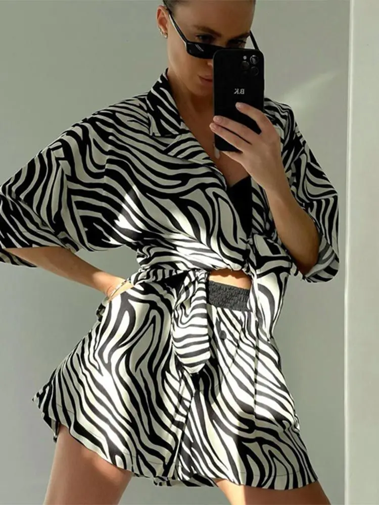 女性用カジュアルプリントショートパンツセット長袖ラペルシャツとサングラス丸顔に適したジッポースイスアーミーナイフ日焼け止め