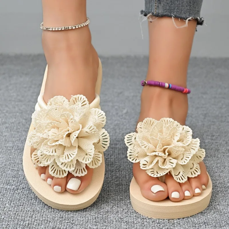 Infradito da donna indossano pantofole estive fresche