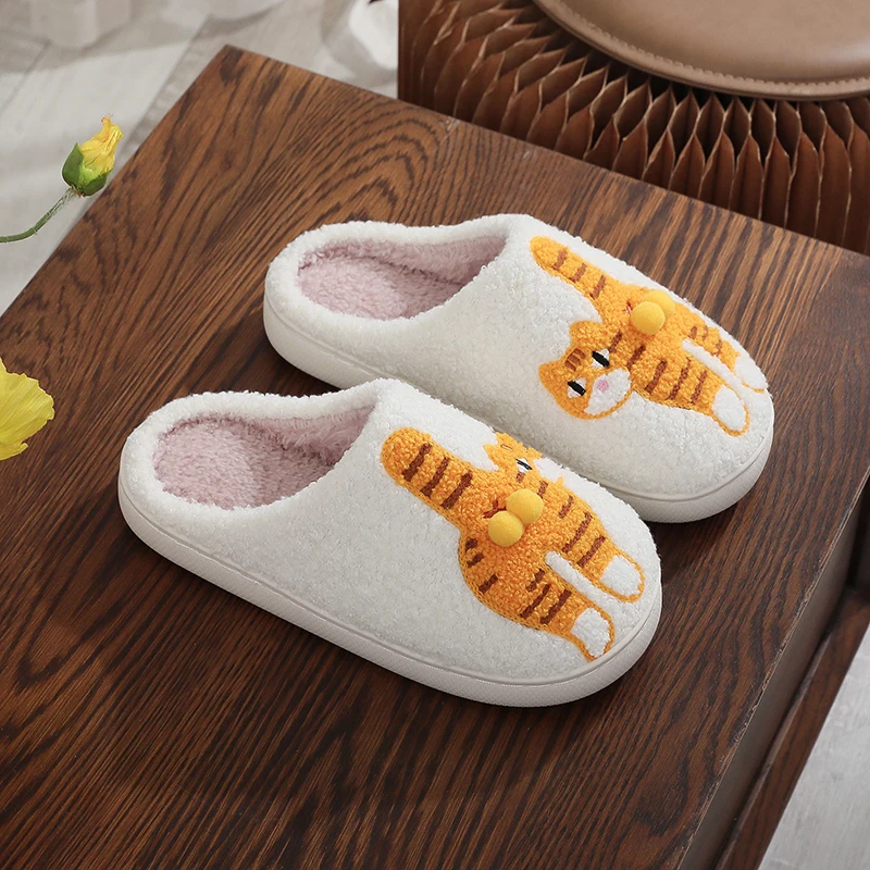 Orangefarbene Katzen-Plüsch-Hausschuhe für Damen, gemütliche Winter-Mules, Mädchen-Cartoon-Schuhe, lustige, flauschige Fell-Slides für drinnen, Unisex, rutschfest, warm – Detail 4