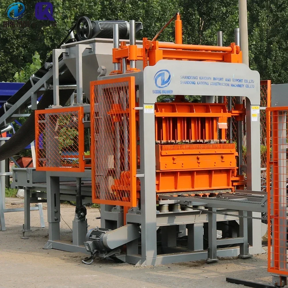 ماكينة تصنيع الطوب الأوتوماتيكية الكاملة رائجة البيع ماكينة تشكيل البلوك الخرساني QT5-15 ماكينة تصنيع البلوك للبيع