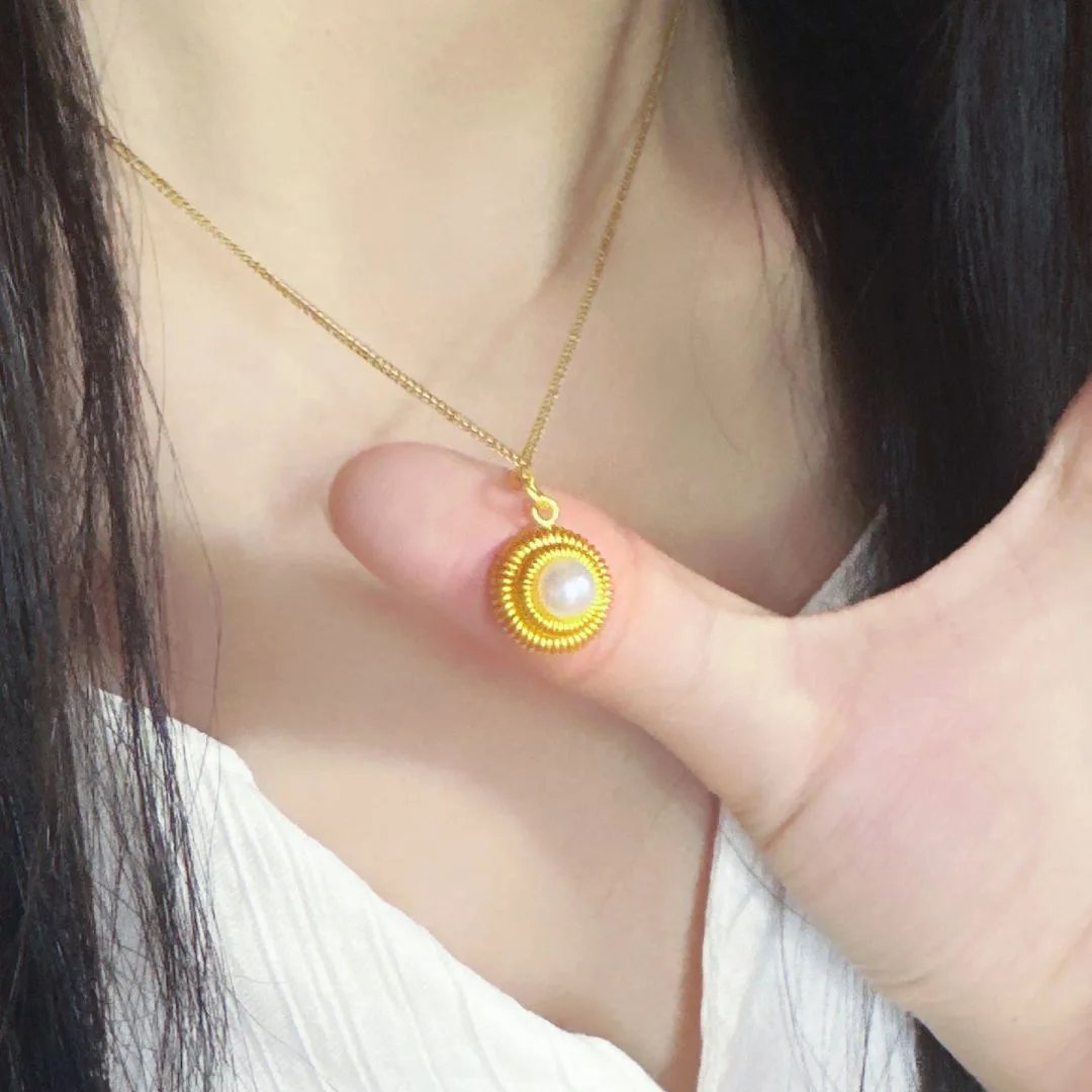 Vintage Engraved light luxury round white pearl necklace for women Radiant simple and charms collar chain party jewelry gift