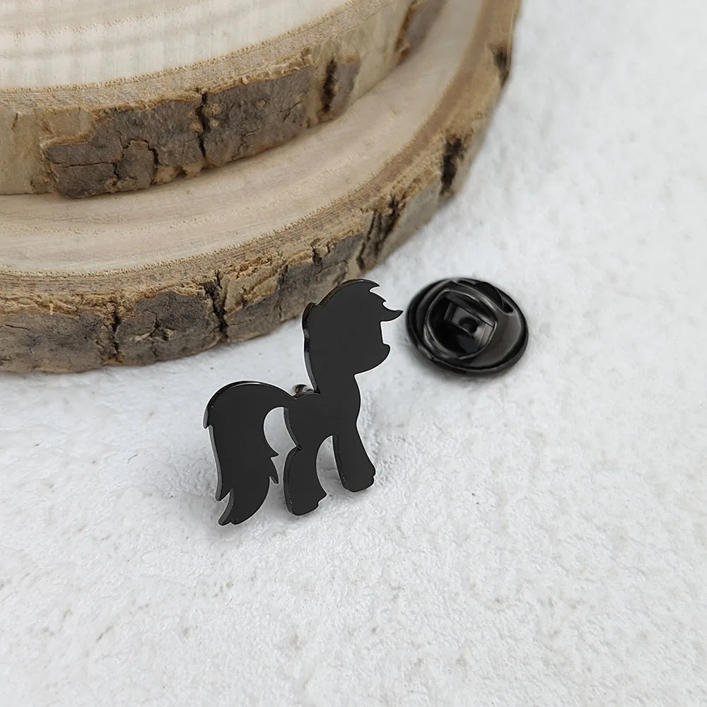 New cartoon pony men's lapel pin, 316L stainless steel gold-plated badge, black brooch for suit accessories, gift father