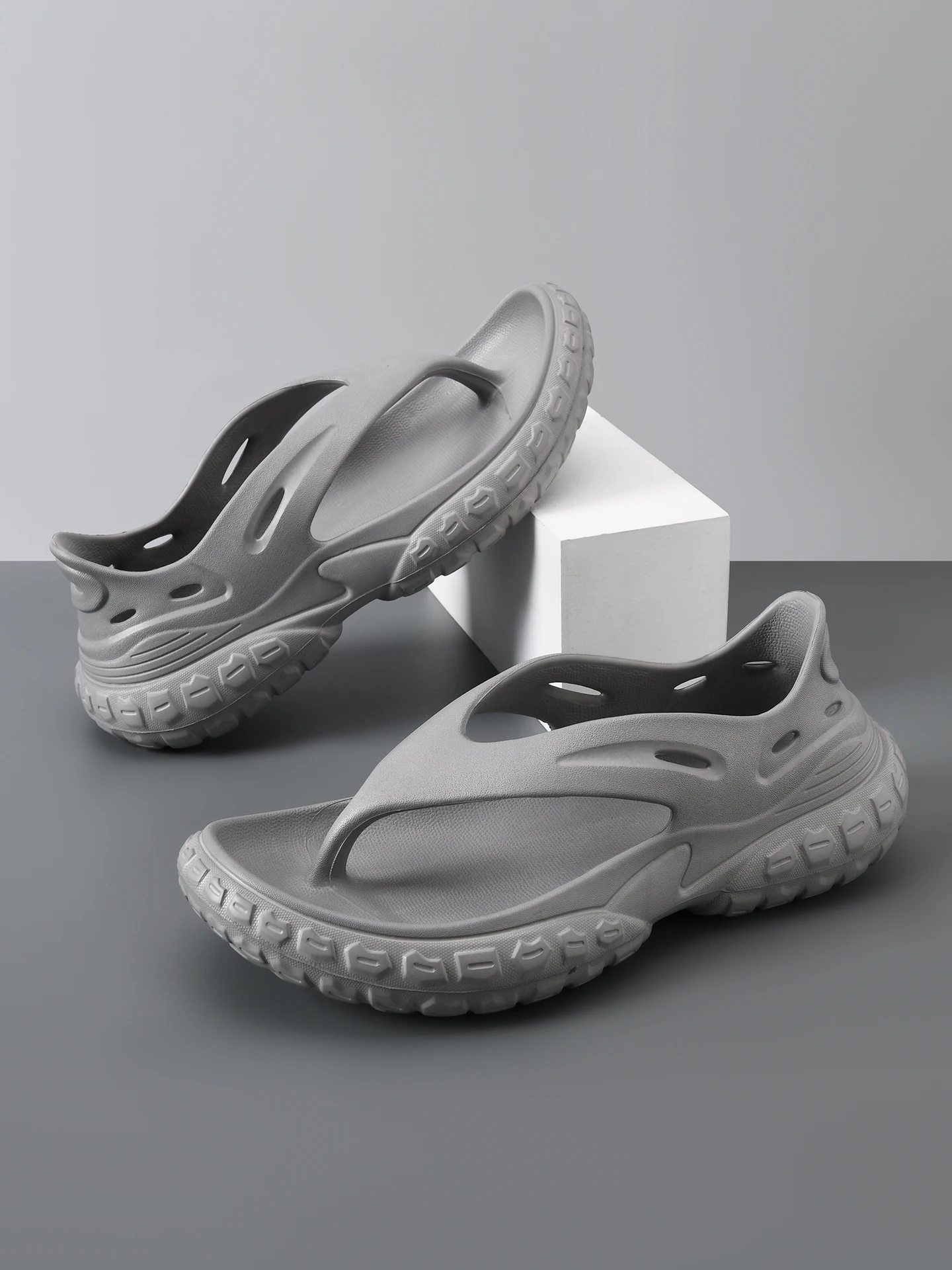 Men's Summer Lightweight Casual Thong Slippers Water Resistant Beach Shoes Anti-Slip EVA Material Comfortable Slip-On Sandals