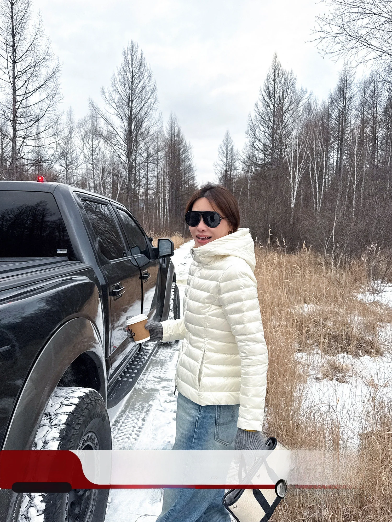 

Женская легкая стеганая куртка с капюшоном, утепленная гусиным пухом, повседневная приталенная зимняя куртка