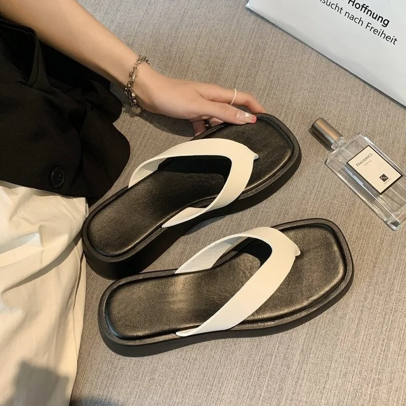 2023 Spring Summer New Flip-toe Thick-soled Platform Shoes Flip-flops Flip-flops Flat Bottom Sandals Women Summer Slipper