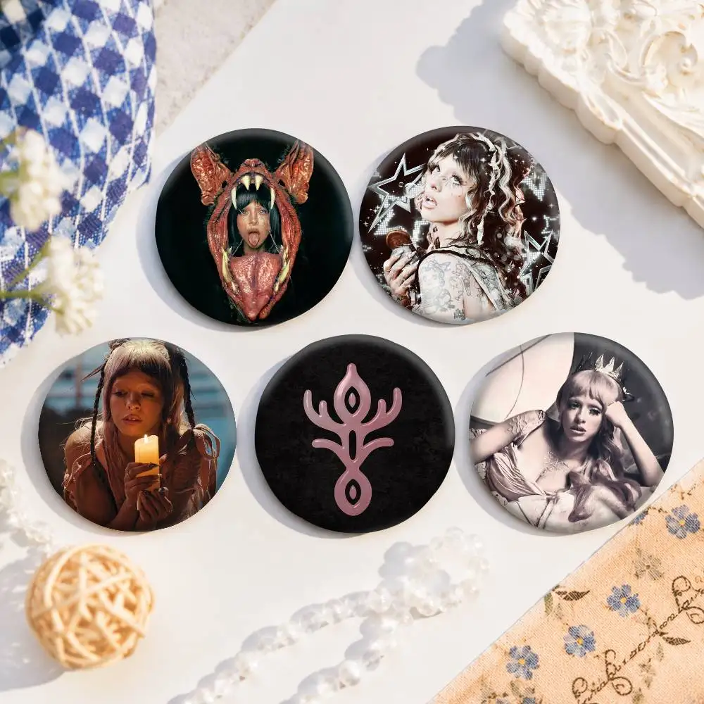 A-HADES SACRIFICE Melanie Round Snap-in Brooches Rock Band Lapel Pins Badges Fan Collection Accessories Jewelry Handmade Gifts