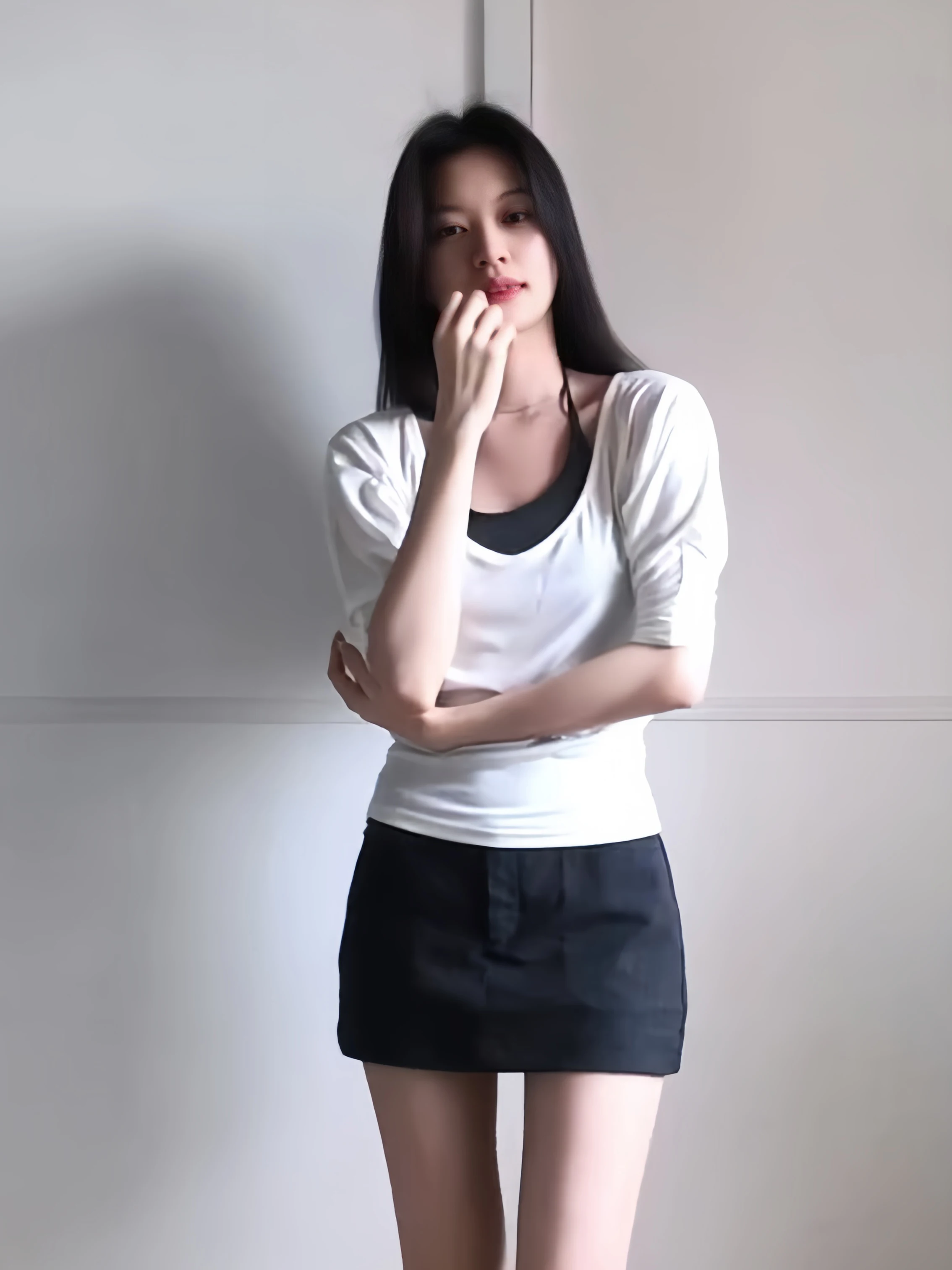 

Korean Style White V-Neck Short Sleeve Cover up Two-Piece Set Summer Lightweight Waist-Cinching Top with Strap Vest Inner Wear