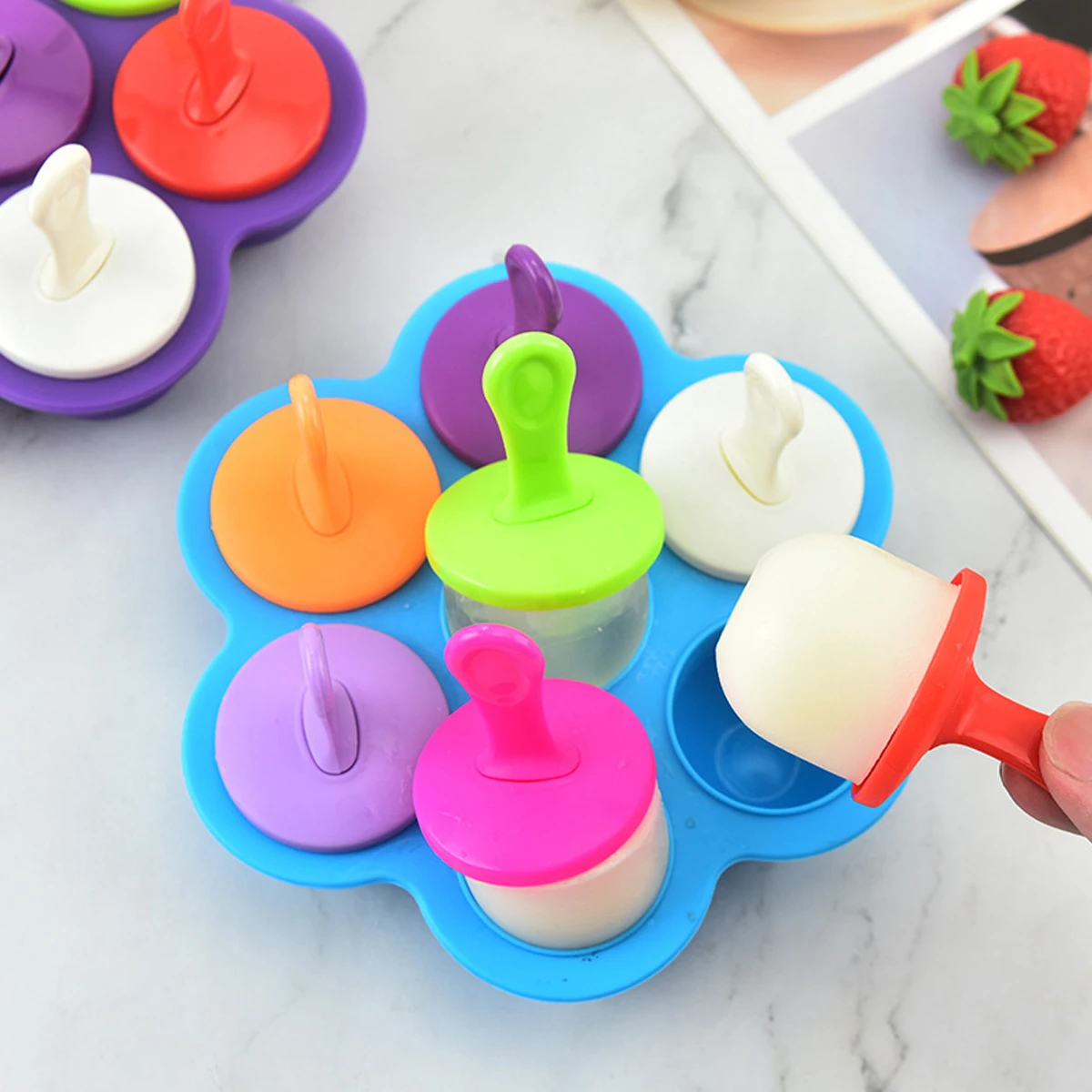 1 Seven-Hole Ice Cream Mold, Ice Cream Popsicle Mold, Ice Cream Ball Maker, Easy-Release Ice Maker, for Homemade Ice Cream DIY Popsicle Molds, Suitable for Summer Parties, Gatherings, and Outdoor Activities, Ice Cream Accessories, Easy to Carry, Suitable for Boys and Girls Summer Pool Parties