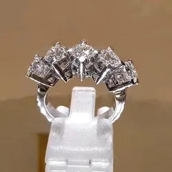 Huitan Brilliant 5 Round Cubic Zirconia Design Women's Rings for Engagement Wedding Luxury Silver Color Band New Trendy Jewelry