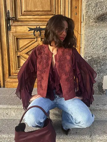 TRAFZA 우아한 여성 민소매 캐주얼 스트리트 스타일 짧은 탑 여성 패션 솔리드 오-칼라 자수 디자인 빈티지 조끼 탑