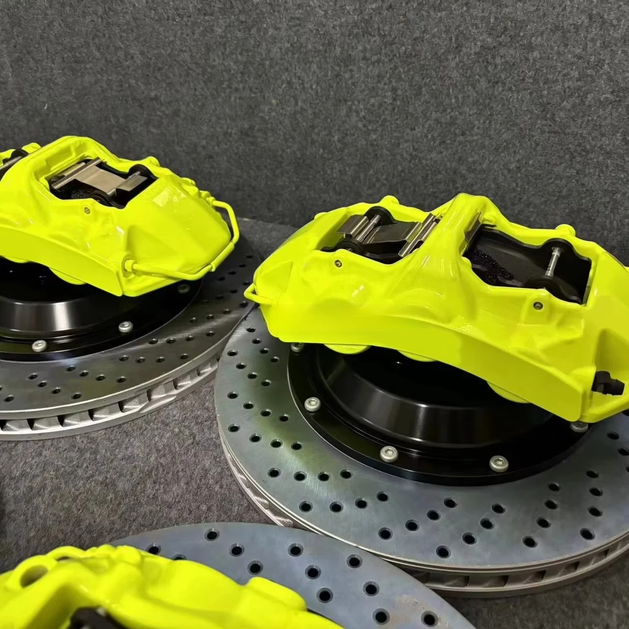 Fluorescent Yellow High Performance 6 Pot Brake Caliper Upgrade System 4 Piston Big Brake Kit Suitable for E92 M3 335i F30