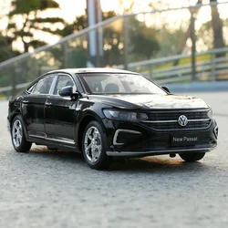 1:24 NEW 2023 Volkswagen Passat Alloy Car Diecasts & Toy Vehicles Car Model Sound and light Pull back Car Toys Childrens Gifts