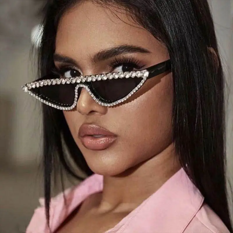 

Fashion triangle cat eye small frame diamond sunglasses 2024 new retro sunglasses personalised ladies street photo sunglasses